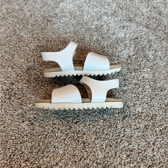 Kids White Sandals Shaelyn from Cat & Jack White strappy dress sandals size 6 - Picture 6 of 9